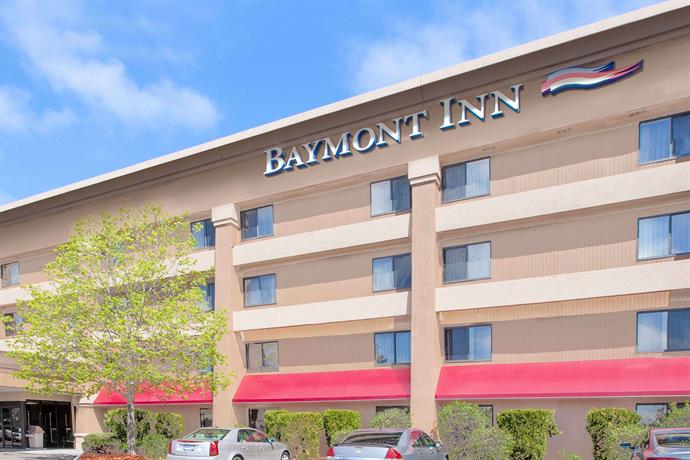 Baymont by Wyndham Flint Hotel
